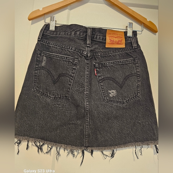Levi's Skirt - Picture 2 of 5